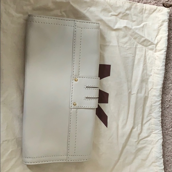 Clutch - Picture 2 of 6